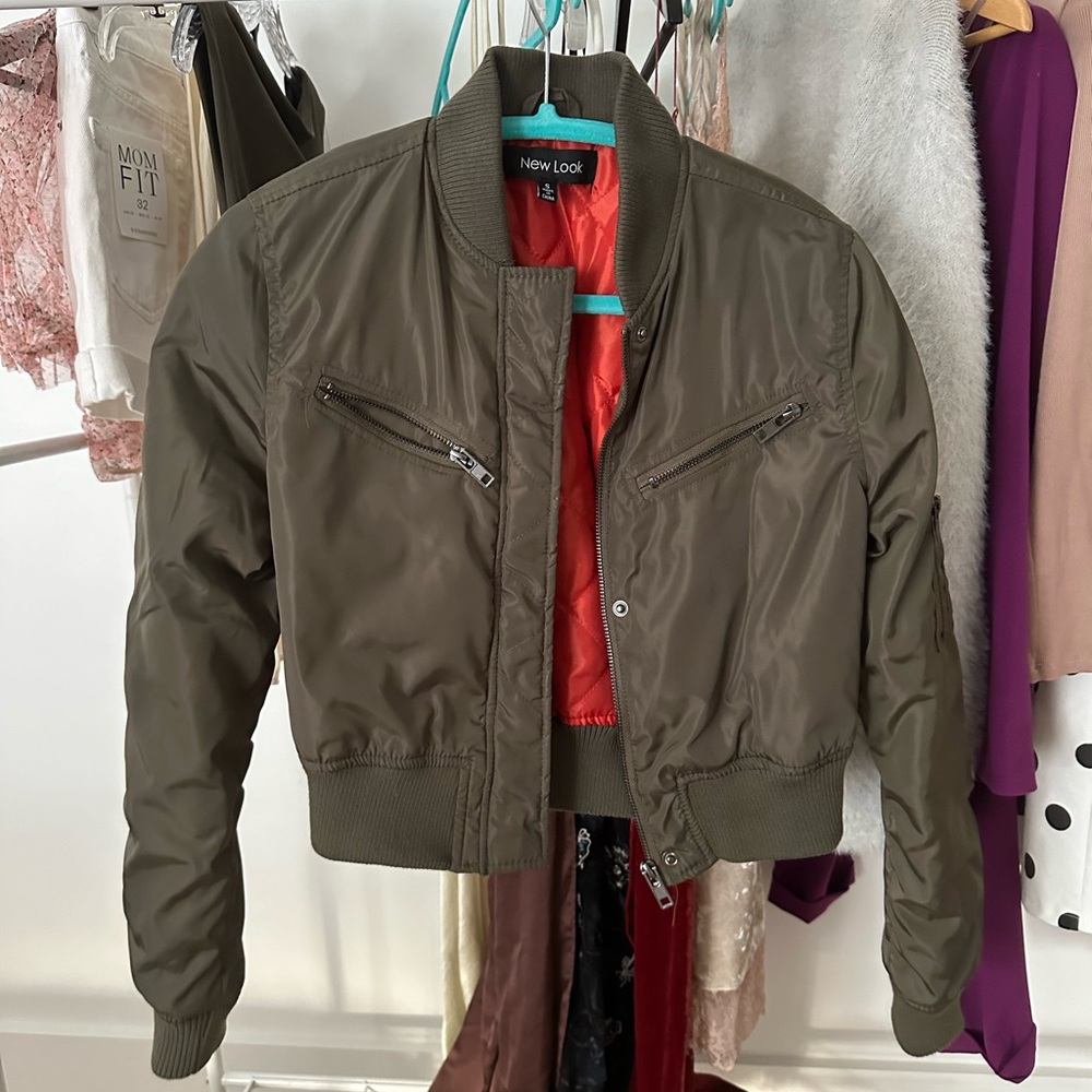 Cropped bomber